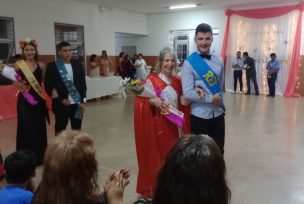 Oberá: Con el desfile y elección de reyes, la EPJA N°21 cerró el ciclo lectivo