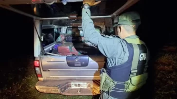 Gendarmeria hallo más de 1.176 kilos de marihuana abandonados en una camioneta en Colonia Oasis