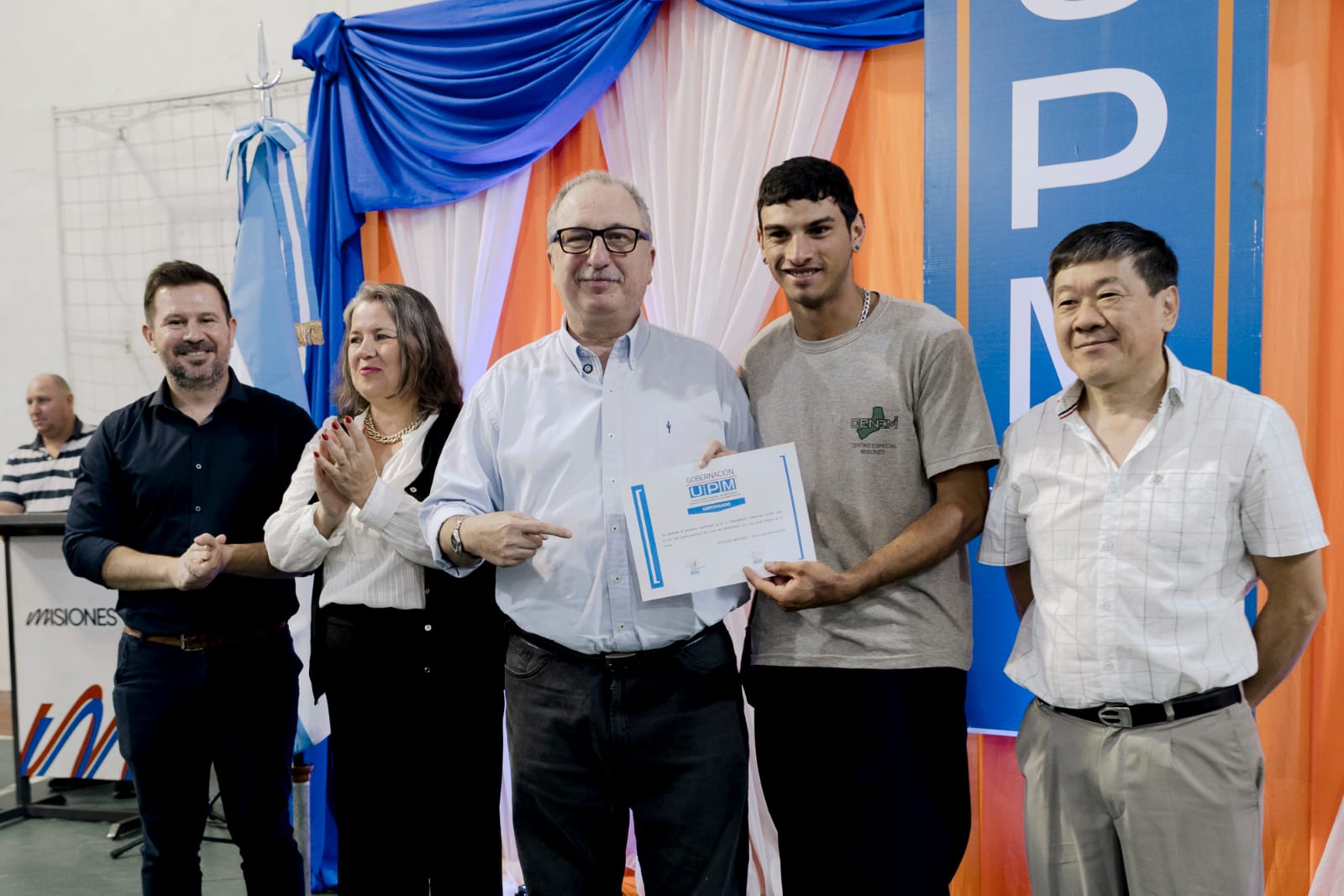 PASSALACQUA ENCABEZÓ CEREMONIA DE EGRESADOS DE LA UPM: «USTEDES SON EL EJEMPLO DE PELEARLE A LA VIDA Y AVANZAR»