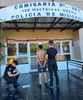 Un joven fue detenido cuando atacaba a otro con un cuchillo para robarle las zapatillas