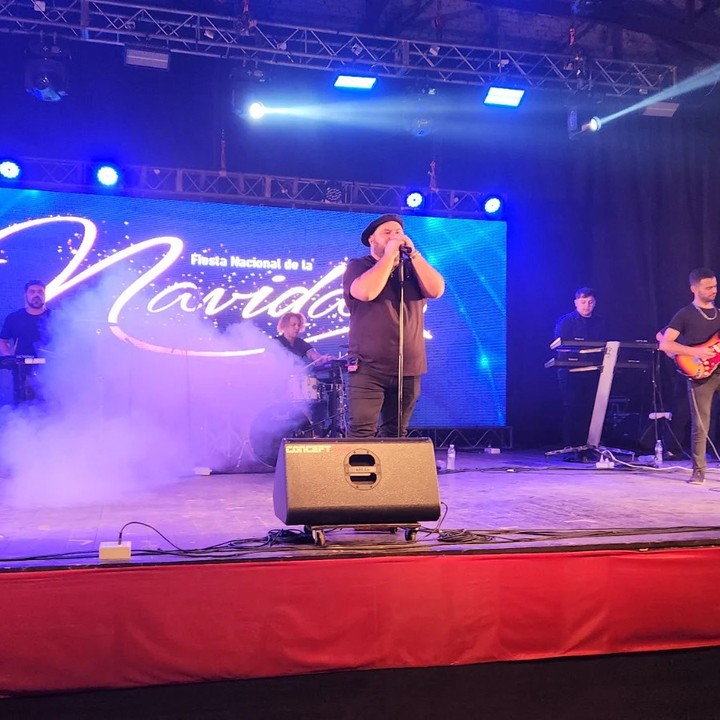 Continúa la Fiesta de la Navidad de Alem con shows en vivo y desfile de carrozas