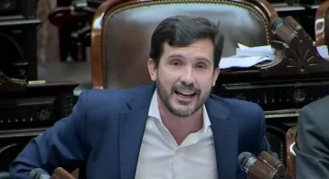 La UCR expulsó a Martín Arjol por su voto contra el aumento a los jubilados y su apoyo al recorte presupuestario a las universidades