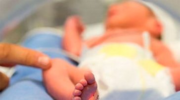 SAN VICENTE- Dio a luz a su bebe en el baño del hospital