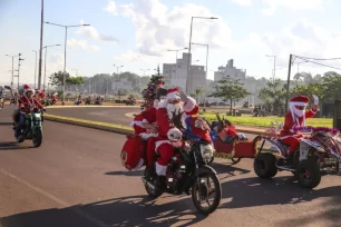 La caravana solidaria de motociclistas llevo alegría y regalos a los niños internados en el hospital pediátrico