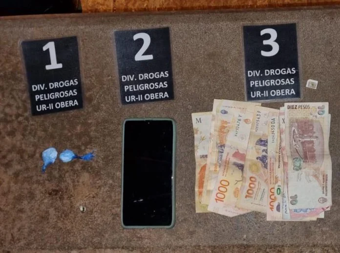 OBERÁ- Detuvieron a un a un narcodelivery en la calle Malvinas y secuestraron dosis de cocaína y marihuana