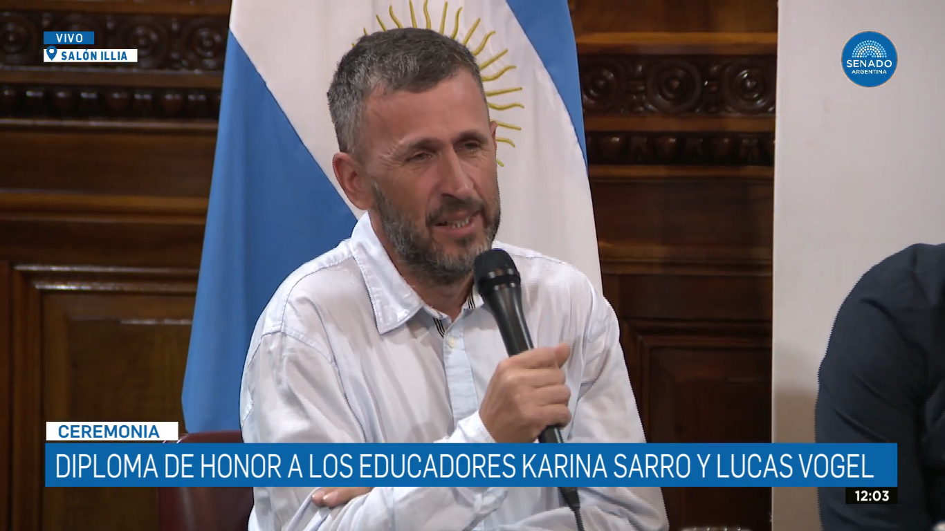 El Docente Obereño Lucas Vogel, recibió un diploma de honor del Senado