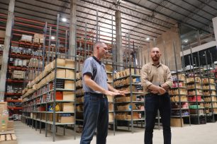 Hassan visitó el espacio del Grupo Warnes, empresa 100 % obereña