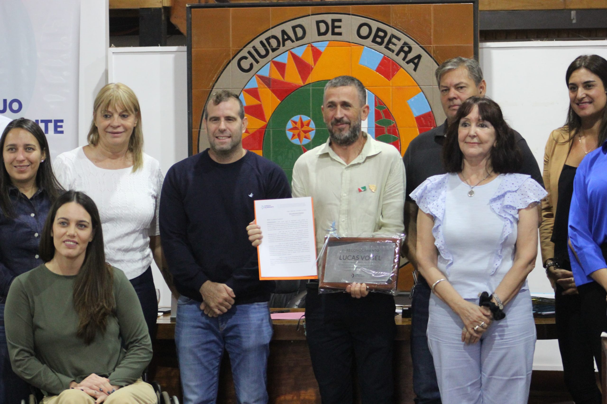 El Concejo Deliberante de Oberá distinguió a Lucas Vogel por su labor educativa