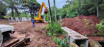 Finalizó la obra de canalización que beneficia a Mousquere y Svea, y avanzan los trabajos de cordón cuneta