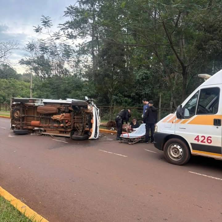 Automovilista fue hospitalizado tras despistar sobre la Autovía Juan Pablo II de Oberá