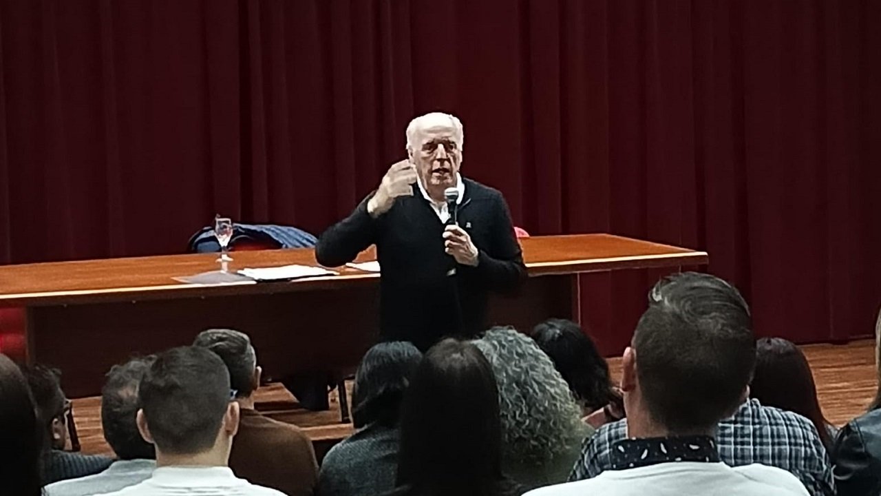 Un cargo con la voz del pueblo: Alejandro Amor y la mirada sobre la neutralidad política en la Defensoría