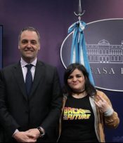 La candidata del Blend por el Frente Renovador, Victoria Cáceres, celebró el triunfo de Adorni