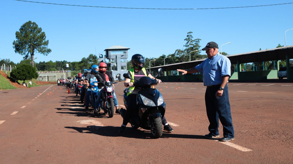 Se inscribe para el curso de la Escuela Municipal de Moto