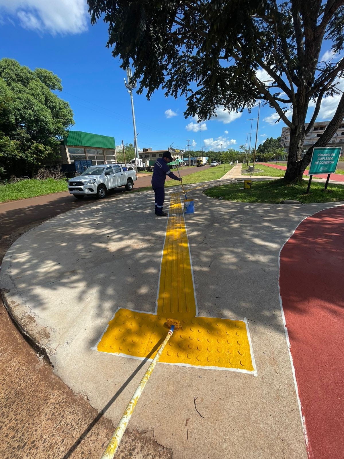 Avanza la demarcación de senderos en Avenida Gendarmería Nacional con criterios de accesibilidad y seguridad