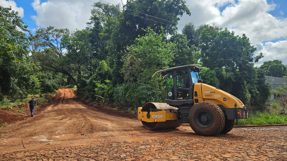 Trabajan en Barrio Ecológico con mantenimiento de caminos terrados