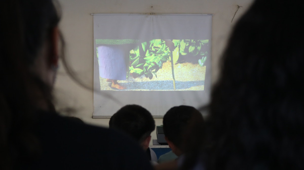 Niños, jóvenes y familias de Pueblo Salto disfrutaron del cine en el barrio