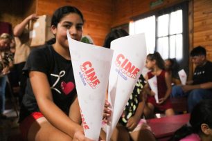 La segunda edición de “Cine de Verano en tu Barrio” convocó a niños, jóvenes y familias en Villa Cristen