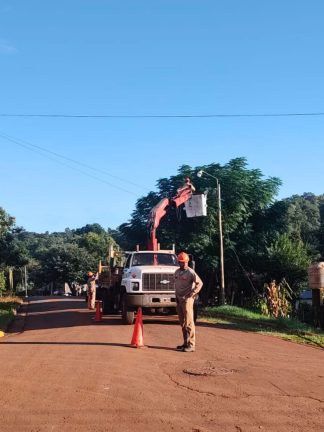 Nuevas luces LED y mejoras en la red eléctrica en calle Malvinas