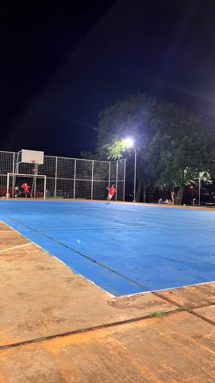 Con participación juvenil, inició en Stemberg la pintura de playones