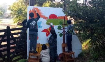Alumnos de la Escuela Especial N° 13 pintaron nuevos murales en el Jardín Botánico de Oberá