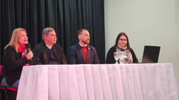 Estudiantes universitarios y el municipio trabajan en conjunto en un relevamiento territorial en Oberá