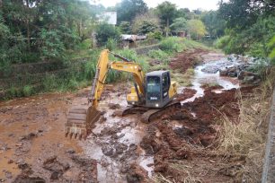 Limpian sectores críticos del arroyo Mbotaby para enfrentar futuras lluvias intensas