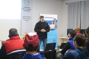 Capacitan a vecinos de Oberá en oficios con un curso de Pintura Profesional