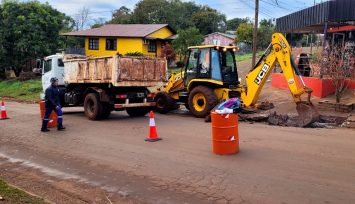 OBERÁ: Comenzó la reconstrucción del badén en la intersección de calles Catamarca y Finlandia