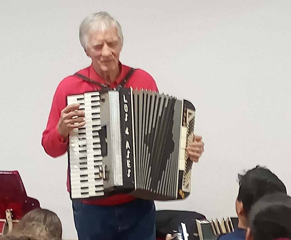 Rulo Grabovieski compartió una clase especial con alumnos del Taller de Música Municipal de Oberá
