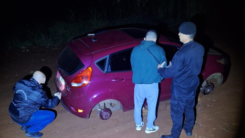 Fue hallado en Oberá sin ruedas un auto robado en Buenos Aires