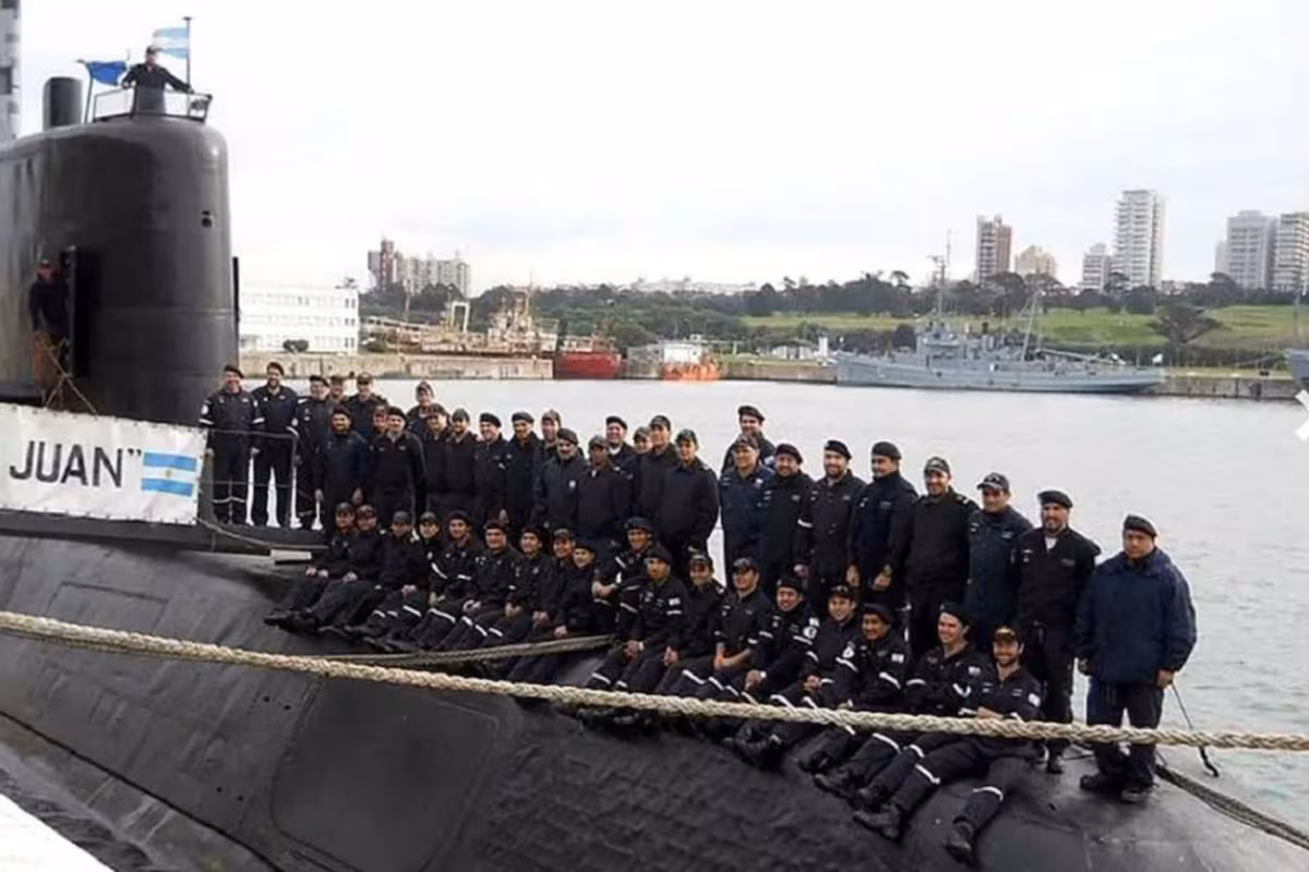 La Justicia dictó sentencia en el juicio por la tragedia del ARA San Juan: un oficial de la Armada fue condenado, mientras que otros tres acusados resultaron absueltos.