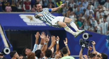 Messi escribió otro capítulo eterno y llevó a la Argentina a cuartos de final