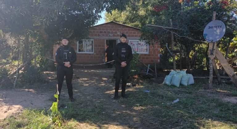 Hallaron muerto a un niño de 8 años en Santa Ana: su madre es la principal sospechosa e investigan las circunstancias del hecho