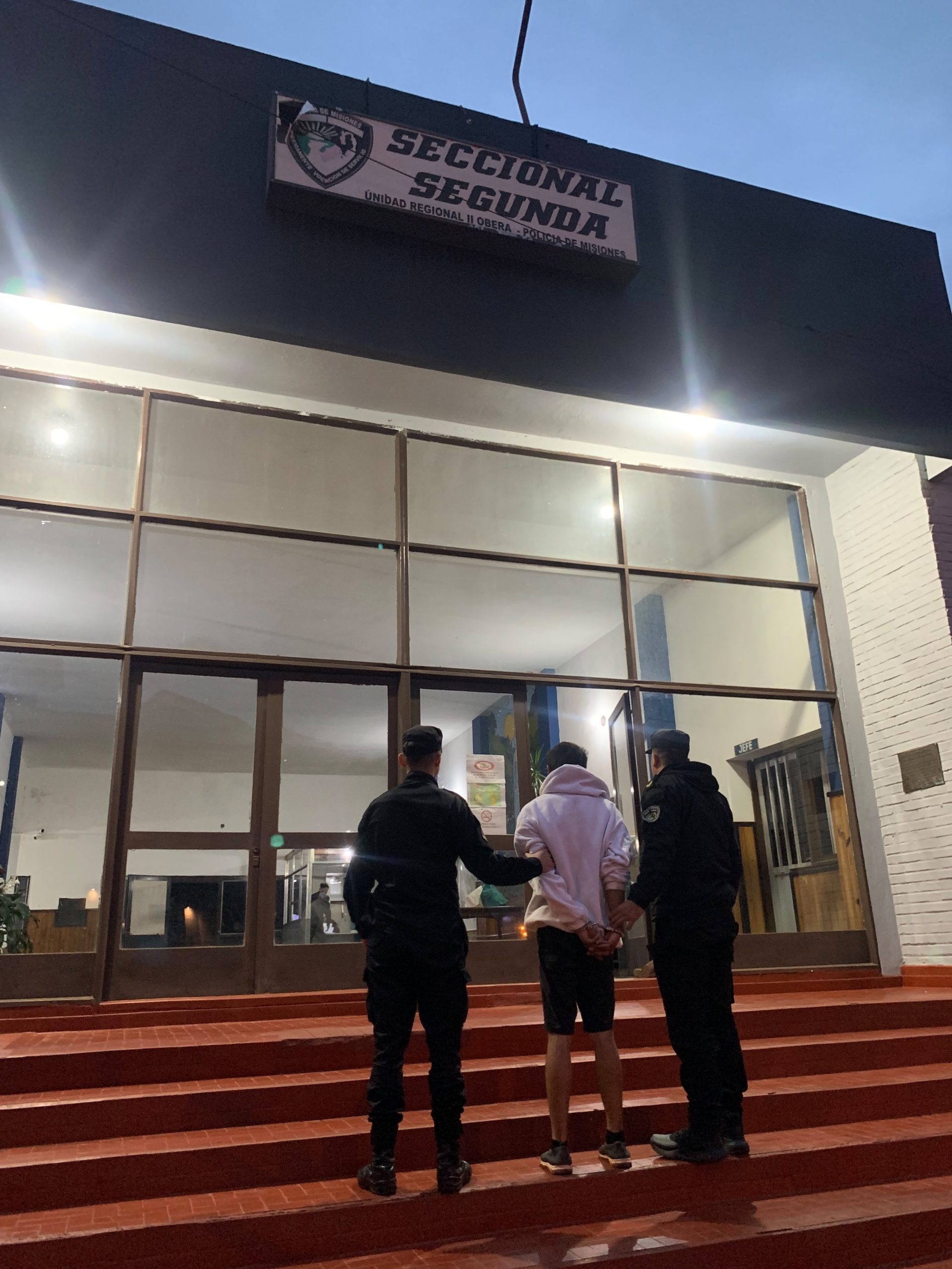Incumplió una prohibición de acercamiento y terminó preso tras amenazar a su familia