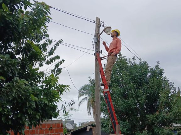 Nueva infraestructura eléctrica para doscientas familias de Terciados Paraíso