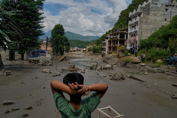 Tragedia en Nepal: suben a 270 los muertos y buscan a más de 1300 desaparecidos