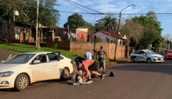 Oberá: fuerte choque entre una moto y un auto dejó a una mujer gravemente herida