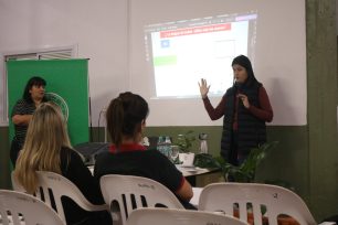Comenzó el taller de lengua de señas para fortalecer una atención más inclusiva