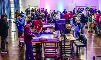 Estudiantes despliegan sus conocimientos en programación e innovación con la Copa Robótica