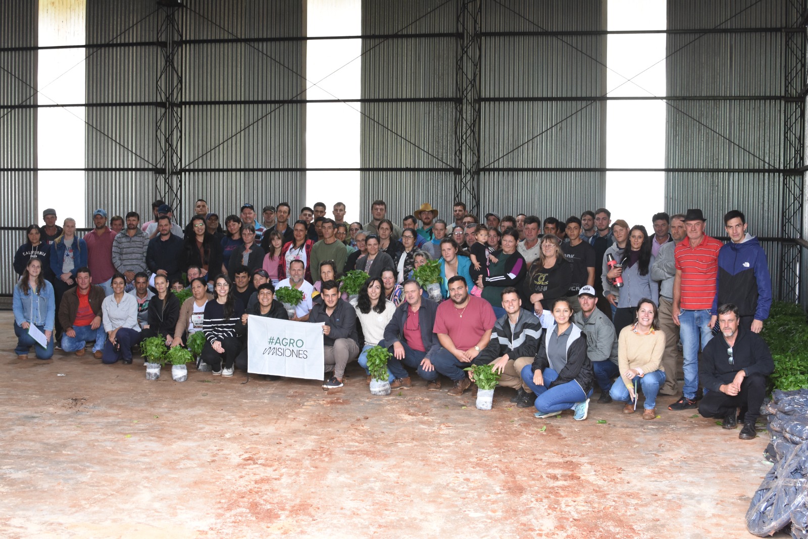 Misiones fortalece la diversificación frutícola con asistencia a productoras y productores de 15 municipios