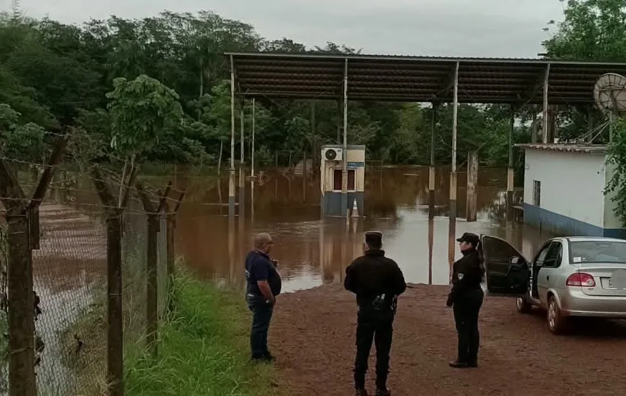 Continúa cerrado el cruce internacional Puerto Maní por la crecida del Rio Paraná