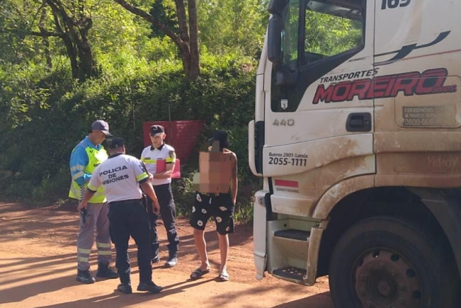 Rápida intervención policial permitió interceptar a un camionero que zigzagueaba sobre la Ruta 14