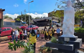El Club de Leones de Oberá homenajeó a las madres en su día con una plantación de flores