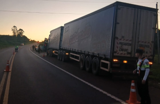 Conducía un camión bitren haciendo zigzag por la Ruta 14 y dio positivo de alcoholemia con 1,83 g/l