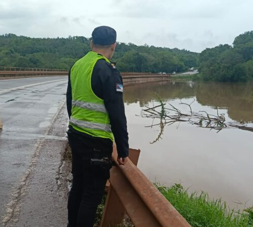 El corte de la ruta 12 por las inundaciones complica el abastecimiento y paraliza algunas ciudades